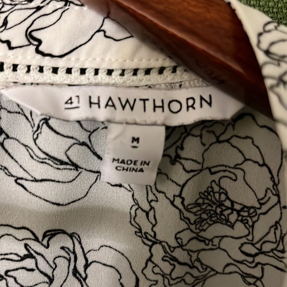 41 hawthorn button down back white rose print blouse, - Picture 4 of 5
